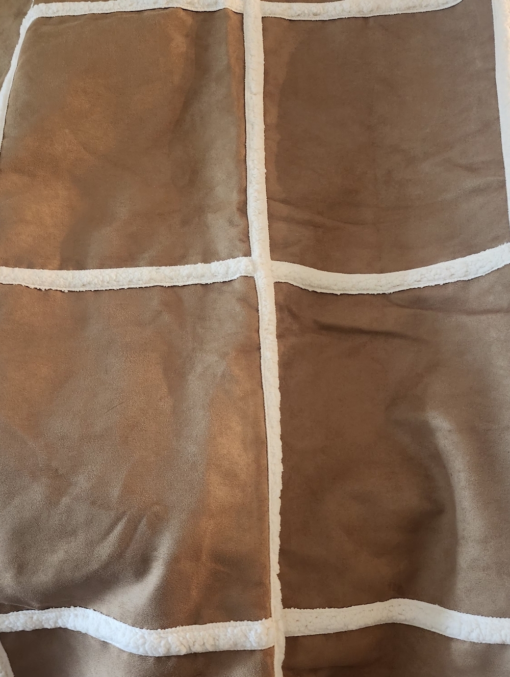 Kirkland Signature Tan and White Sherpa Throw